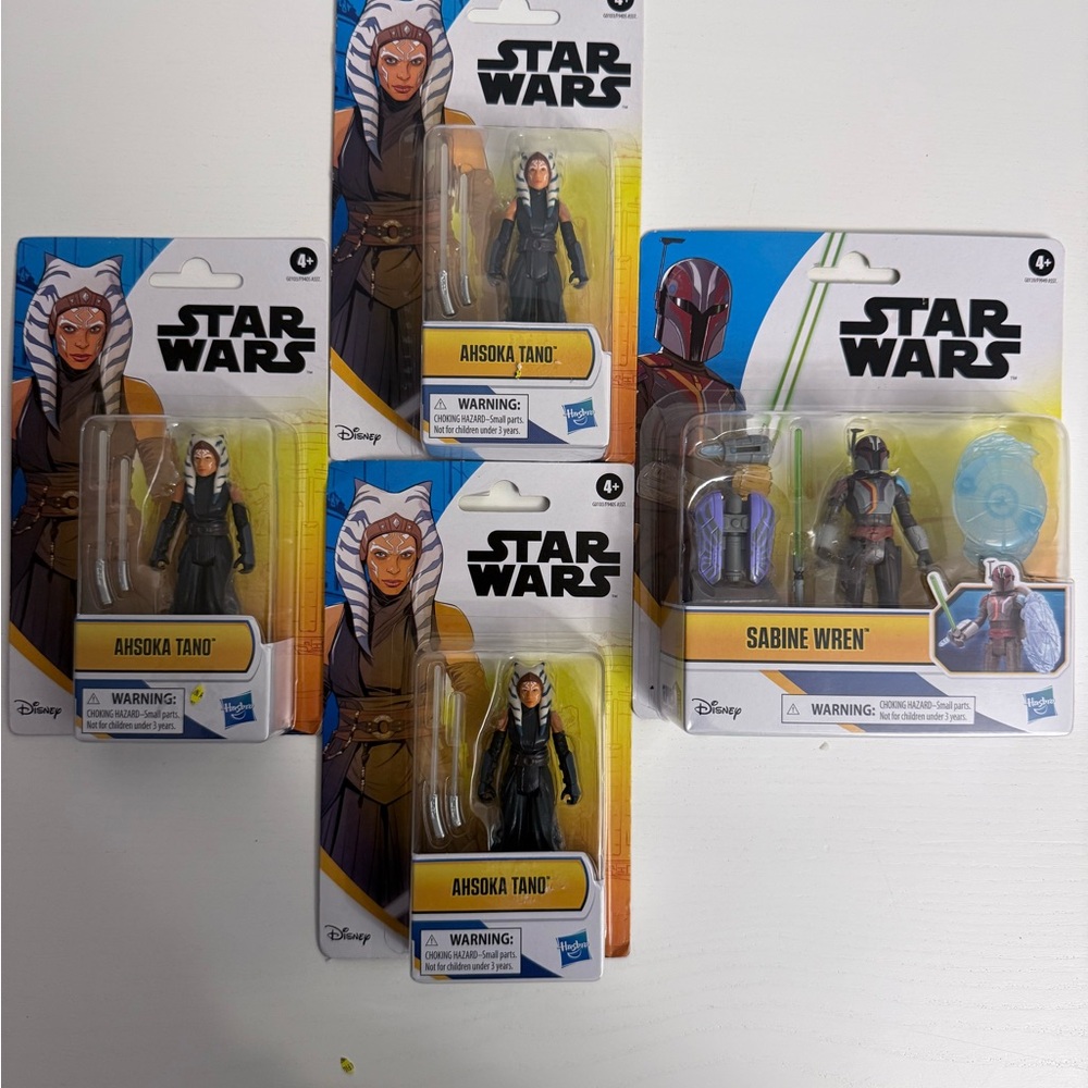 Star Wars Bundle !!! Ahsoka Tano and Sabine Wren Figures - Black, Blue, Brown